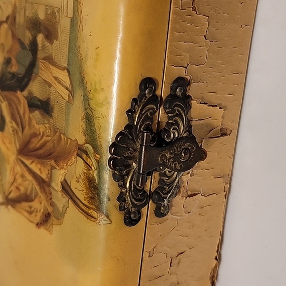 Vintage Celluloid? Jewelry or Hankerchief Box w Courting Couple Victorian - Picture 3 of 12